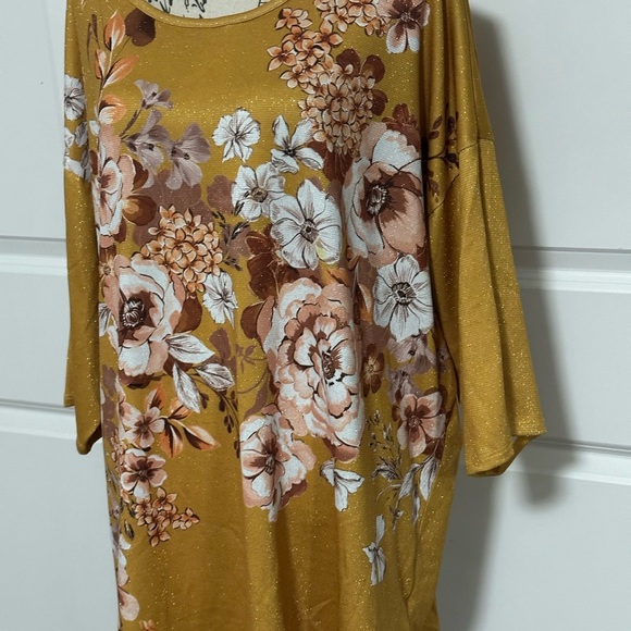 Elegant Gold Women's Blouse - Picture 6 of 8